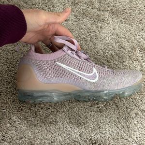 Nike women’s vapor max size 6